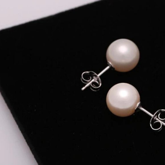 NEW 925 Sterling Silver Pearl Stud Earrings - Picture 4 of 7